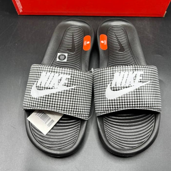 NEW Nike Victori One Print Women's Slides Size 7 Black/White CN9676 009 - Picture 1 of 8
